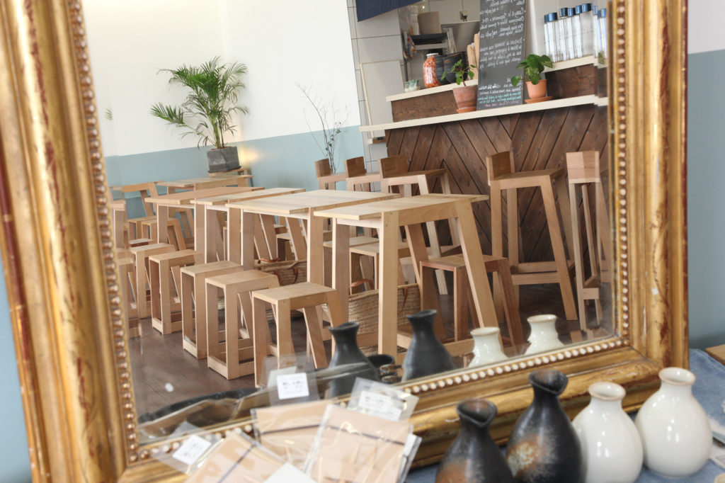 Atelier-ApiUp-upcycling-meuble-bois-table-chaise